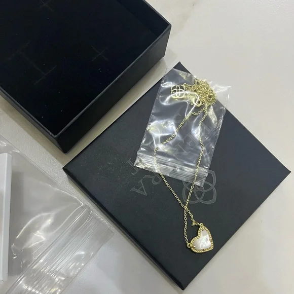 Kendra Scott Gold Heart Necklace